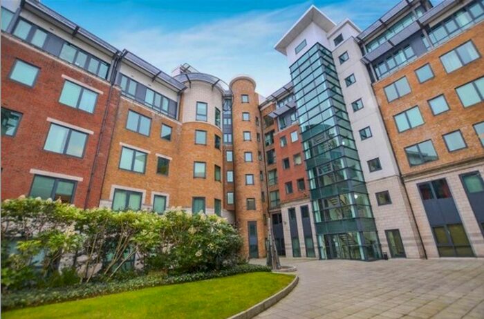 2 Bedroom Apartment To Rent In City South, City Road East, M15