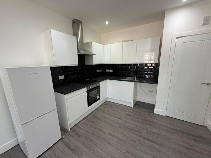 2 Bedroom Flat To Rent In Flat Shirley Rd, SO15