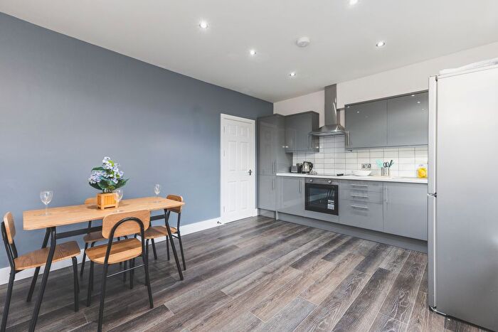 3 Bedroom Flat To Rent In Bredon Road, Addiscombe, Croydon, CR0