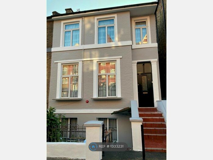 2 Bedroom Flat To Rent In Navarino Road, London, E8