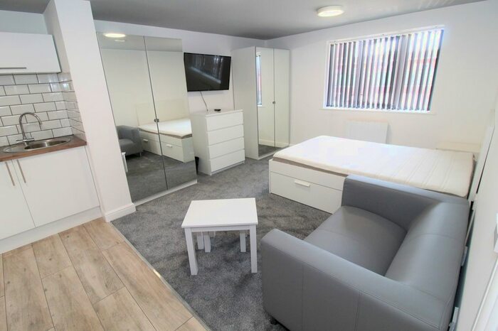 2 Bedroom Flat To Rent In Kings Court, - King William Street, Coventry, West Midlands, CV1