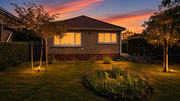 3 Bedroom Detached Bungalow For Sale In Jefferies Avenue, Swindon, SN2
