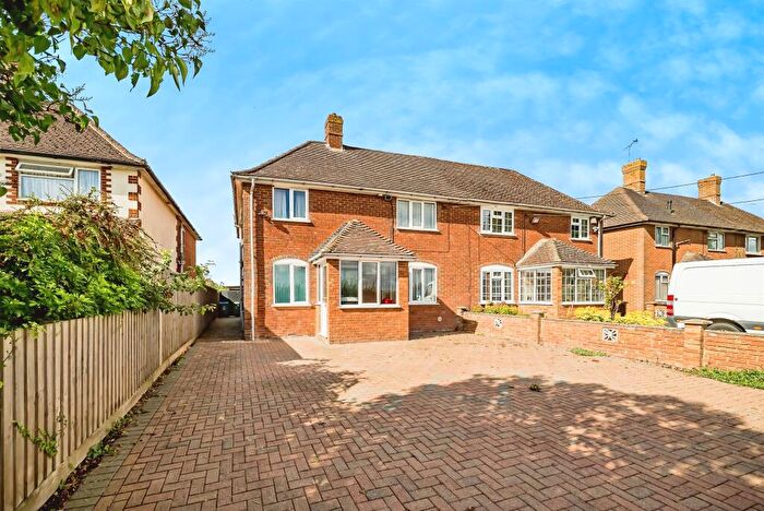 3 Bedroom Semi-Detached House For Sale In Lower Road, Aylesbury, Stoke Mandeville, HP22
