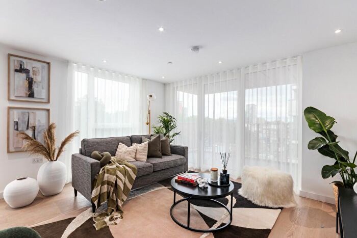 2 Bedroom Apartment To Rent In Quest House, Escapade Place, London, E14