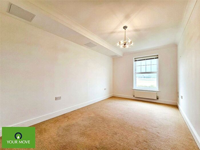 2 Bedroom Flat To Rent In Foreland Heights, Broadstairs, Kent, CT10