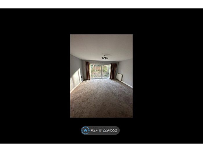 3 Bedroom Terraced House To Rent In London, London, W5