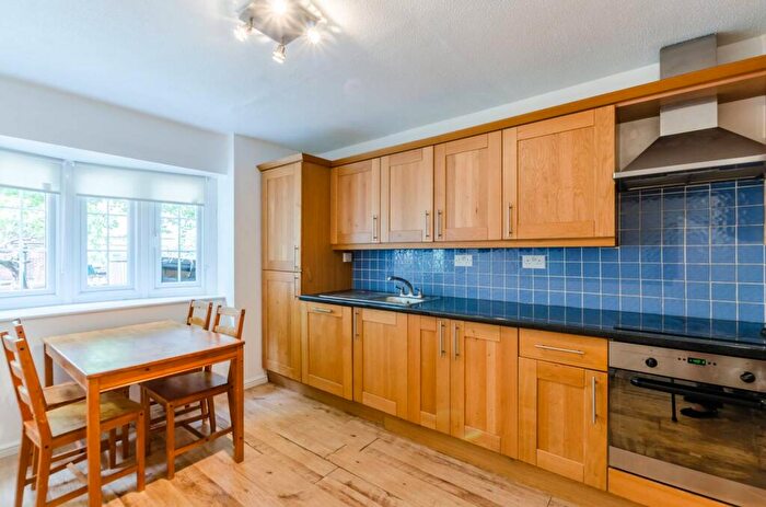 3 Bedroom House To Rent In St James's Road, Bermondsey, London, SE16