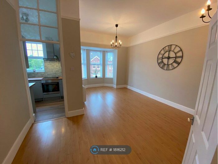 2 Bedroom Flat To Rent In Park Road, Rugby, CV21