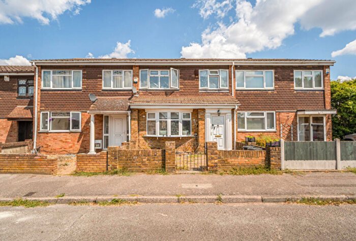 3 Bedroom Terraced House For Sale In Ongar Way, Rainham, RM13
