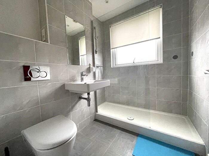 2 Bedroom Flat To Rent In Crakers Mead, Rosslyn Road, Watford, WD18