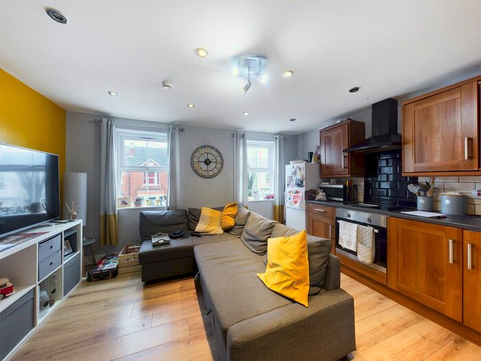 2 Bedroom Flat To Rent In Seymour Road, Linden, Gloucester, GL1