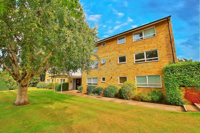 3 Bedroom Apartment To Rent In The Shimmings, GU1