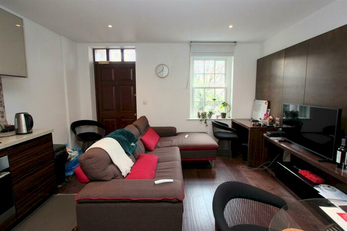 2 Bedroom Apartment To Rent In King Henry Terrace, Sovereign Court, Wapping, E1W