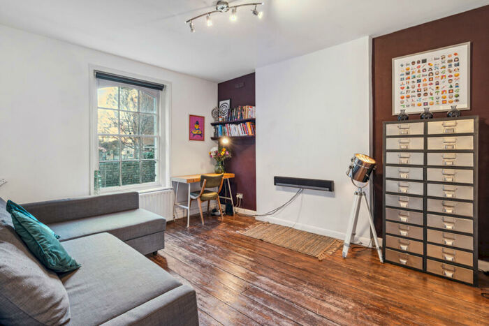 1 Bedroom Flat To Rent In Enfield Cloisters, Fanshaw Street, N1