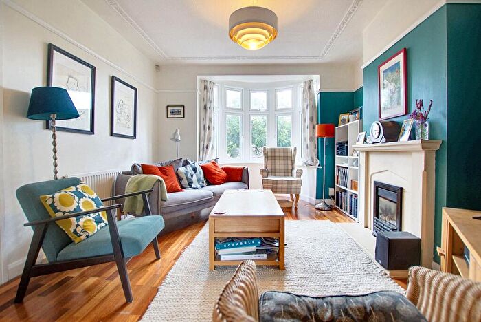5 Bedroom Semi-Detached House For Sale In Holmfield Road, Leicester, LE2