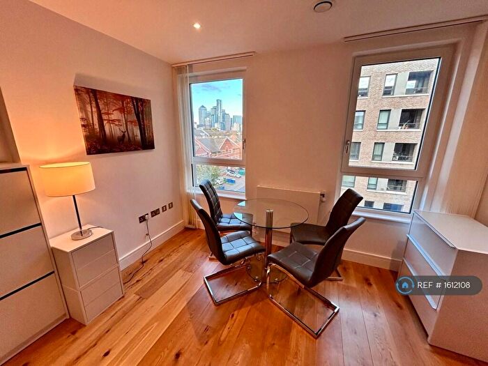 1 Bedroom Flat To Rent In Harbourside Court, London, SE8