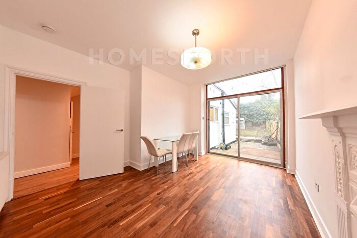 2 Bedroom Flat To Rent In Chichele Road, Cricklewood, NW2