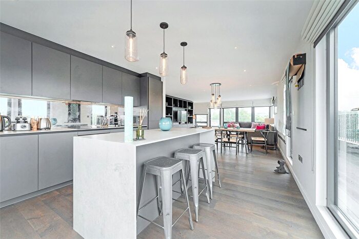 3 Bedroom Flat To Rent In Dee Road, Richmond, TW9