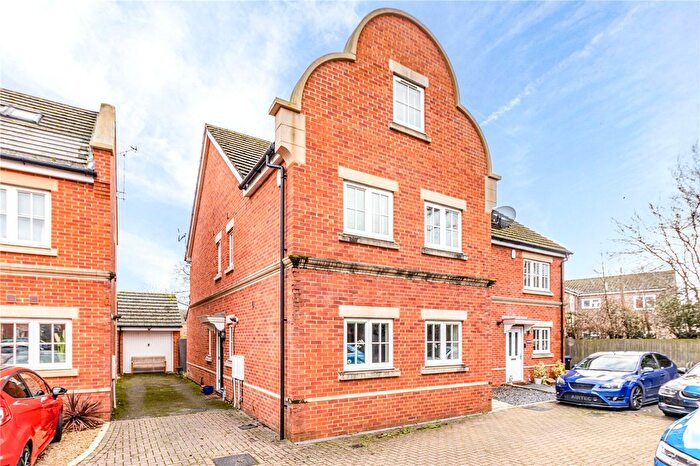 3 Bedroom Semi Detached House For Sale In Derisley Close, Byfleet, West Byfleet, Surrey, KT14