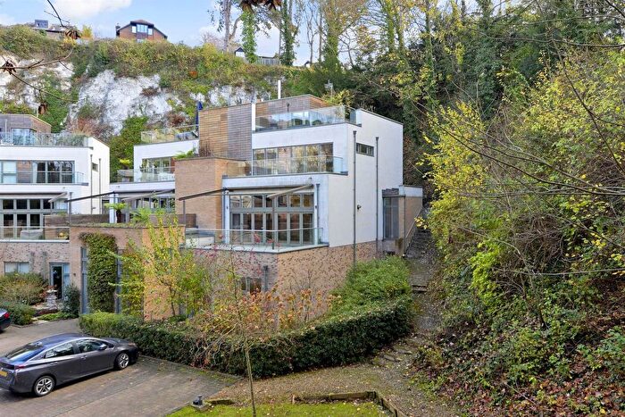 4 Bedroom End Terrace House For Sale In Chantry Quarry, Guildford, GU1