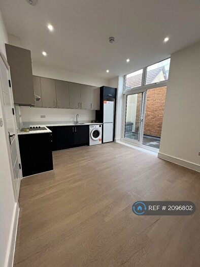 2 Bedroom Flat To Rent In High St, London, SE20