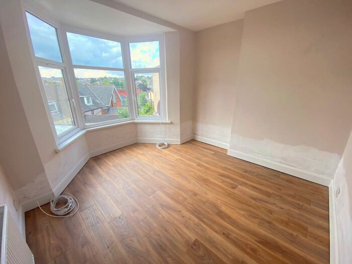 3 Bedroom Flat To Rent In Gold Tops, Newport, NP20