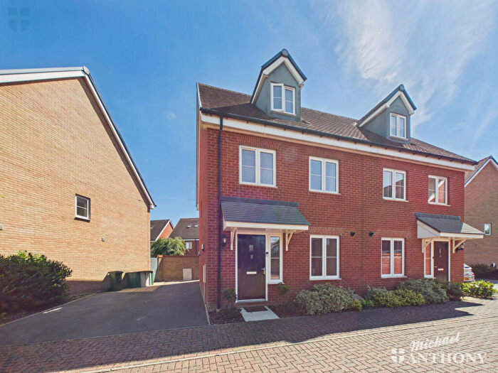 3 Bedroom Semi-Detached House For Sale In Spartlet Mews, Aylesbury, HP18