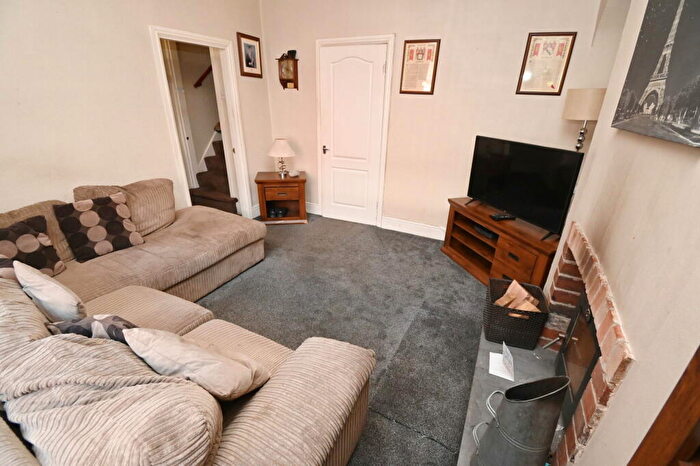 2 Bedroom Semi-Detached House For Sale In Kings Road, Cudworth, Barnsley, S72