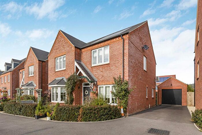 4 Bedroom Detached House For Sale In Wenlock Drive, Bicester, OX26