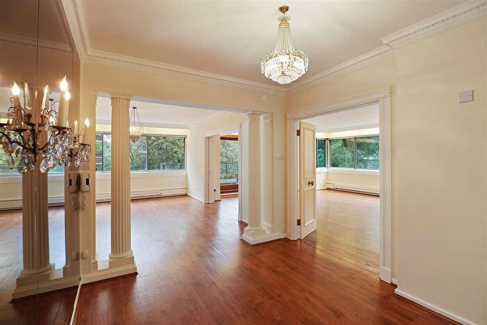 3 Bedroom Flat To Rent In Avenue Road, London, NW8