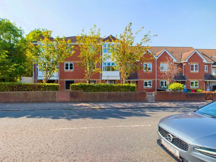 2 Bedroom Flat To Rent In Blackhorse Close, Downend, Bristol, BS16