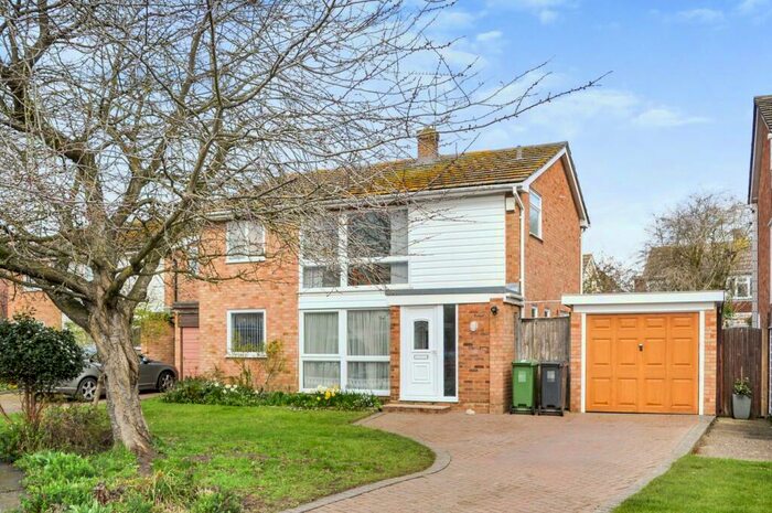 Detached House To Rent In Laburnum Way, Hatfield Peverel, Chelmsford, CM3