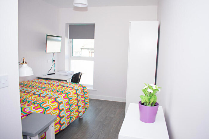 4 Bedroom Private Hall To Rent In Jeffery Street, Gillingham (Large En-Suite), ME7