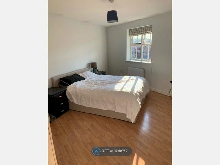 2 Bedroom Flat To Rent In Macmillan Way, London, SW17