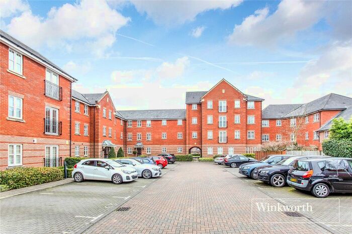 2 Bedroom Flat To Rent In Shillingford Close, London NW7