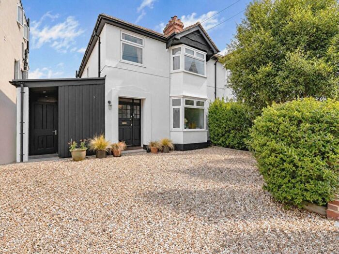 3 Bedroom Semi-Detached House For Sale In Kenilworth Avenue, Oxford, OX4