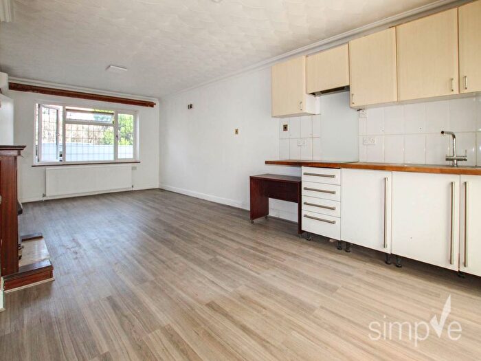 Studio To Rent In Blossom Way, West Drayton, Middlesex, UB7
