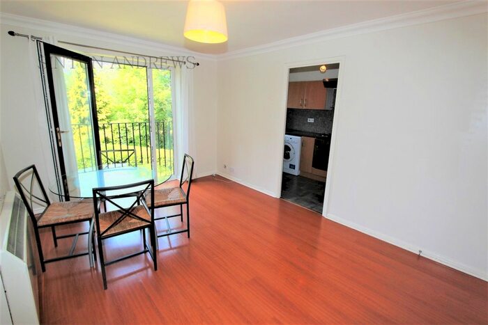 1 Bedroom Flat To Rent In Burket Close, Norwood Green, UB2