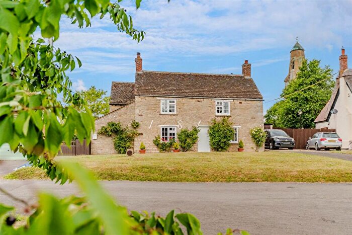 4 Bedroom Detached House For Sale In On The Green, Bythorn, PE28