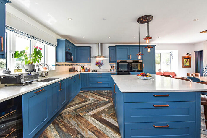 4 Bedroom Detached House For Sale In Mint Road, Liss Forest, Hampshire, GU33