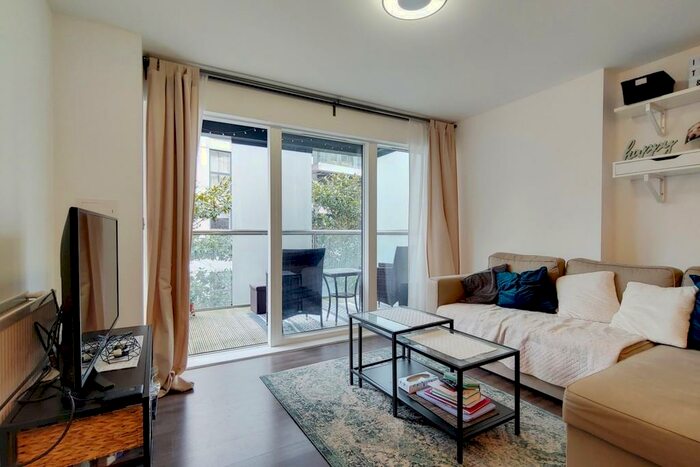 2 Bedroom Apartment To Rent In Dance Square, Clerkenwell, EC1V