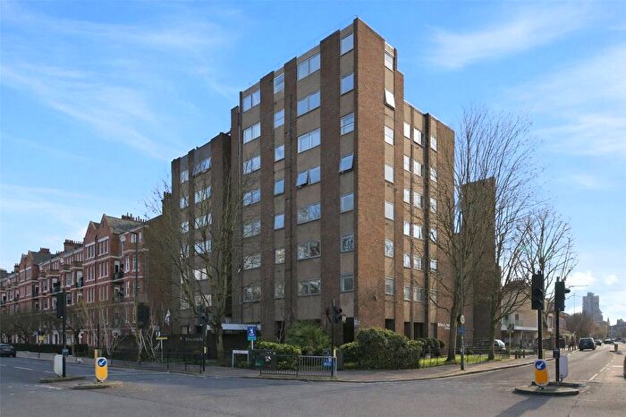 2 Bedroom Flat To Rent In St. Mary Le Park Court, Parkgate Road, SW11