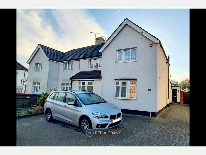 4 Bedroom Semi-Detached House To Rent In Squirrels Heath Lane, Hornchurch, RM11