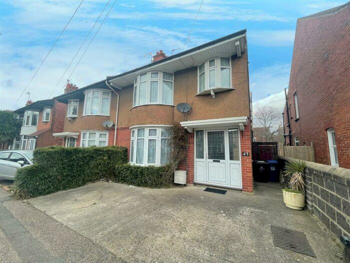 3 Bedroom Semi-Detached House To Rent In King Edward Avenue, Worthing, BN14