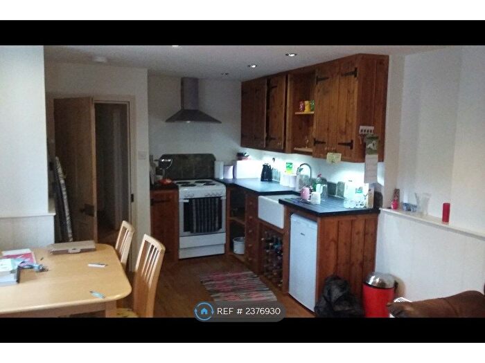 1 Bedroom Flat To Rent In Barrington Street, Tiverton, EX16