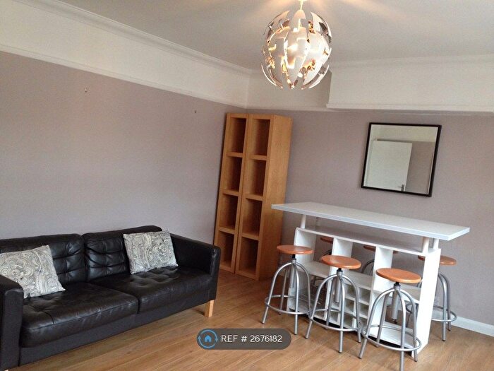 2 Bedroom Flat To Rent In Severus Road, London, SW11