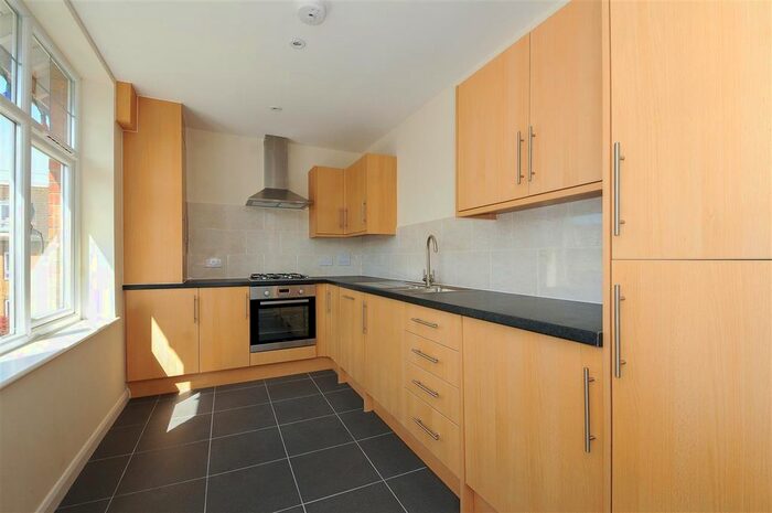 2 Bedroom Flat To Rent In High Street, Crowthorne RG45