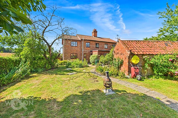 4 Bedroom Semi-Detached House For Sale In Kemps Road, Pulham St. Mary, Diss, IP21