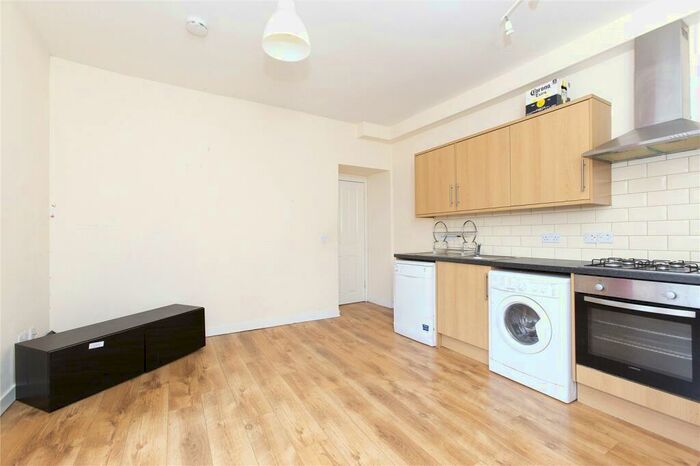 2 Bedroom Flat To Rent In High Street, Dalkeith, Midlothian, EH22
