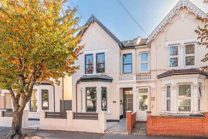 2 Bedroom Flat To Rent In Kidderminster Road, West Croydon, Croydon, CR0